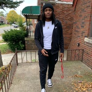 Meet your Posher, Maxine